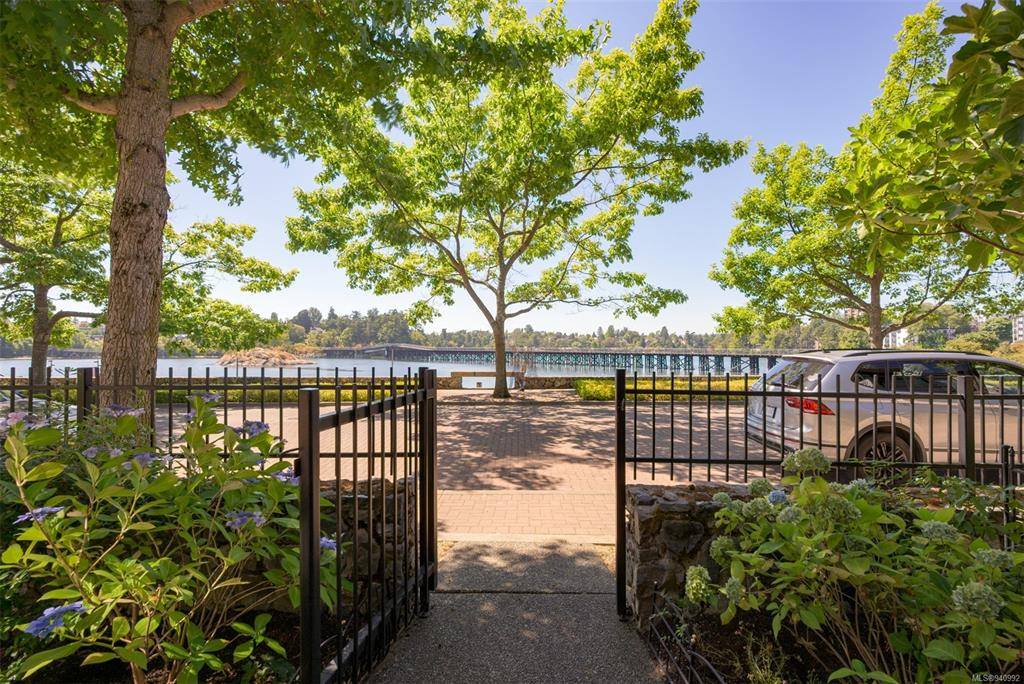 Victoria, BC V8T 5K3,330 WATERFRONT Cres #TH2