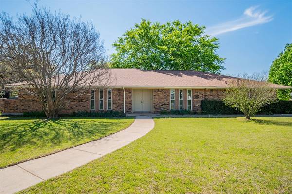 104 Mountain Valley Boulevard, Joshua, TX 76058