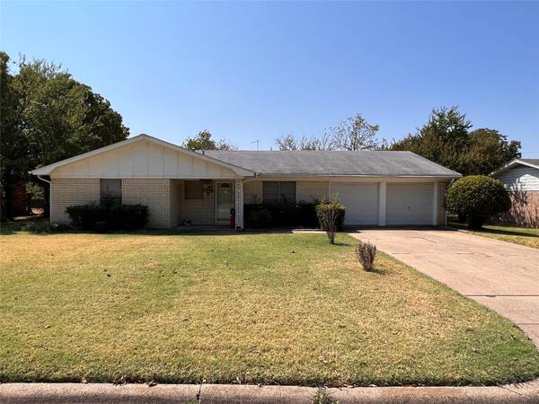 7824 Maplewood Avenue, North Richland Hills, TX 76180