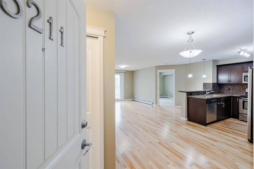 Calgary, AB T3K 0W5,10 Country Village PARK NE #3211