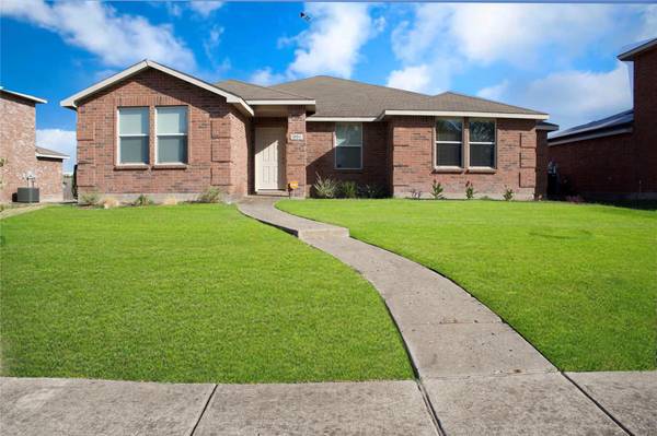 1004 Mayflowers Lane, Lancaster, TX 75134