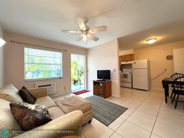 Lake Worth Beach, FL 33460,323 S Federal Hwy  #3