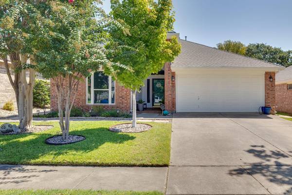 911 Summerbrook Drive, Euless, TX 76040