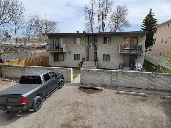 Calgary, AB T2M2L8,120 29 AVE NW