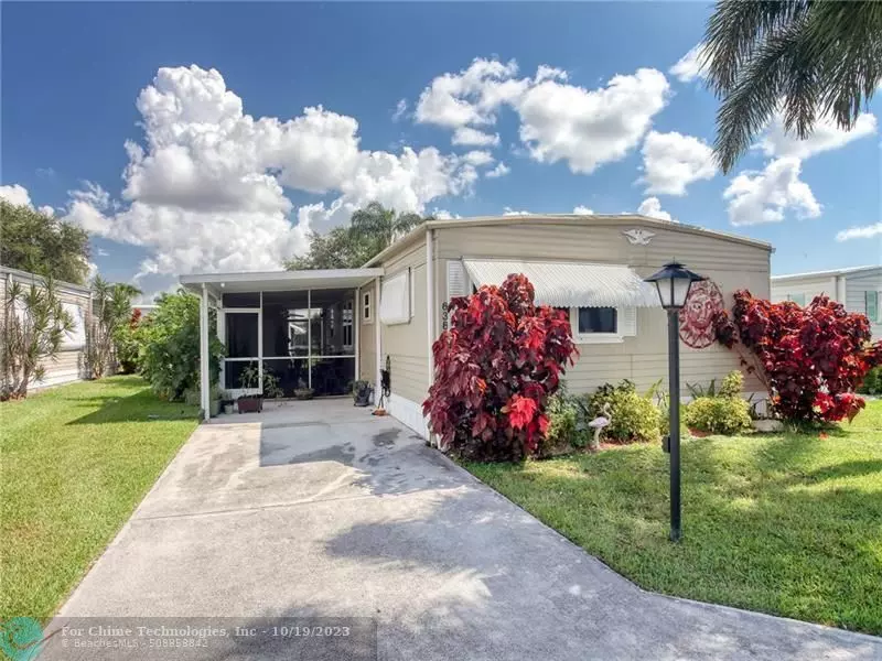 8389 South St, Boca Raton, FL 33433