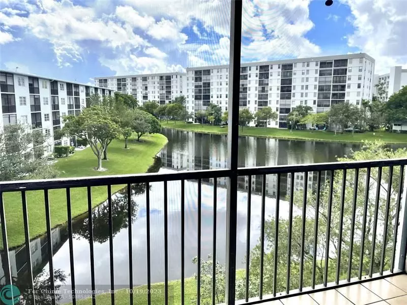 2228 N Cypress Bend Dr  #403, Pompano Beach, FL 33069