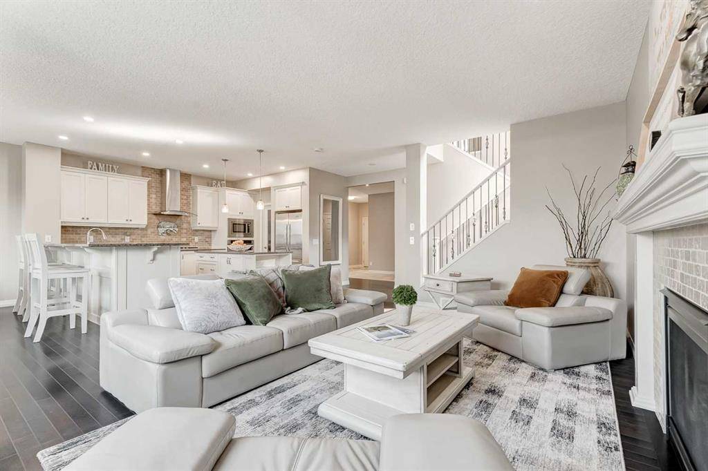 Calgary, AB T3M 0N3,184 Auburn Bay AVE SE