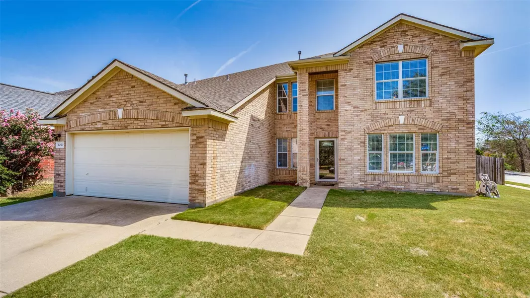 7207 Lake Jackson Drive, Arlington, TX 76002