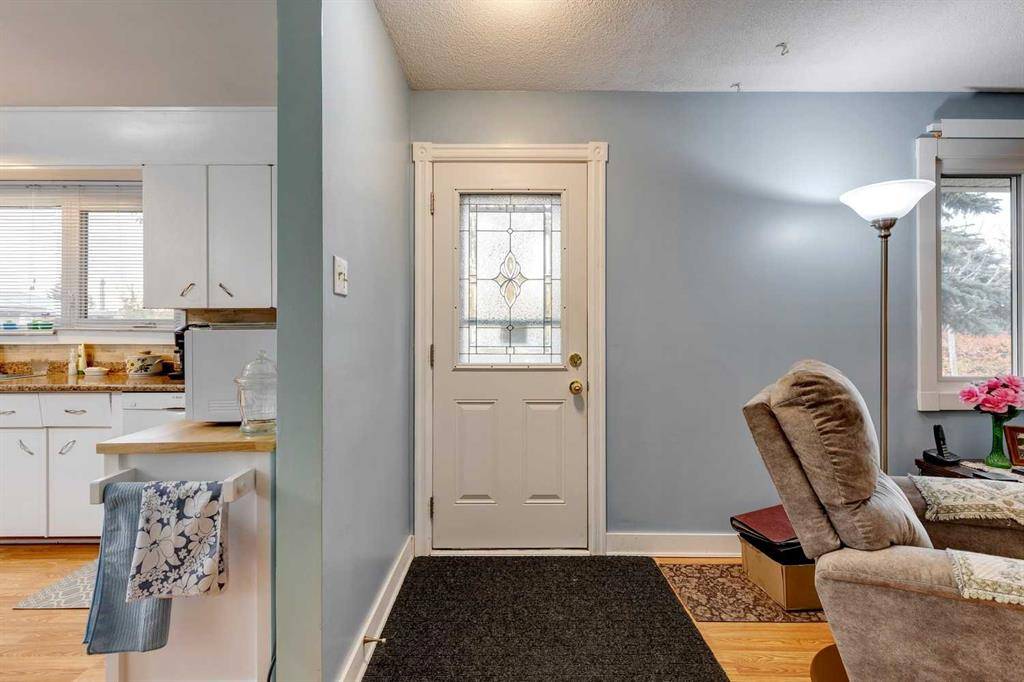 Calgary, AB T2A 1Y5,1008 Riddell PL SE