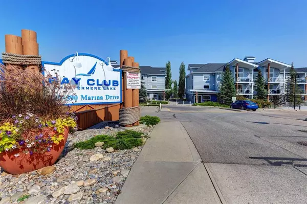 Chestermere, AB T1X 1W6,380 Marina DR #314