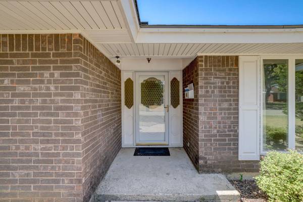 3917 Golden Oaks Drive, Haltom City, TX 76117