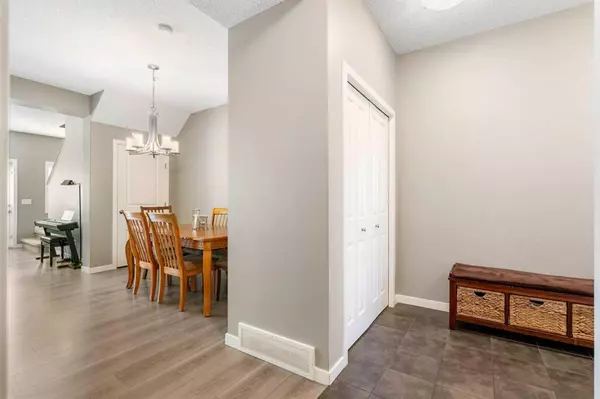 Calgary, AB T2X 0V9,272 Chaparral Valley Mews SE