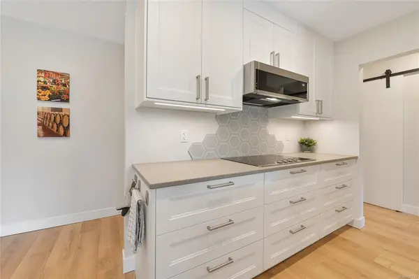 Saanich, BC V8P 4K7,1680 Poplar Ave #301