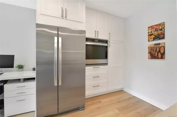 Saanich, BC V8P 4K7,1680 Poplar Ave #301