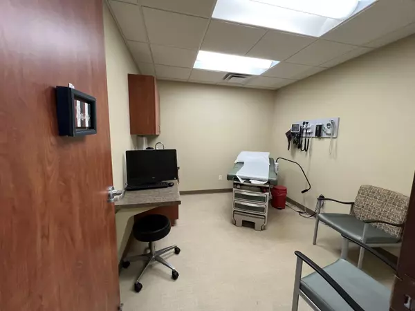 Elizabeth, IL 61028,117 N Main Street