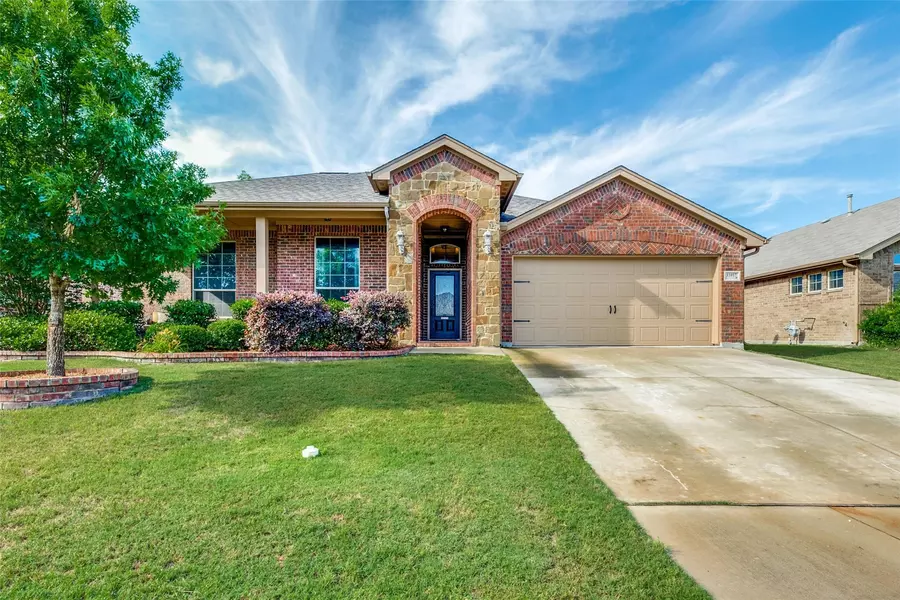 11017 Silver Horn Drive, Fort Worth, TX 76108