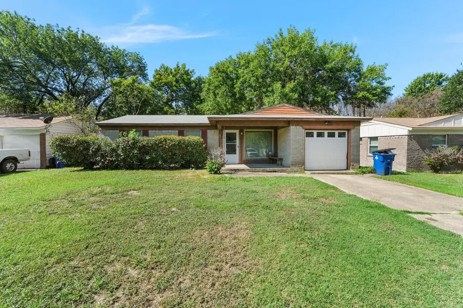 2605 Woodlawn Drive, Ennis, TX 75119