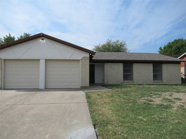 524 Guadalupe Drive, Saginaw, TX 76179