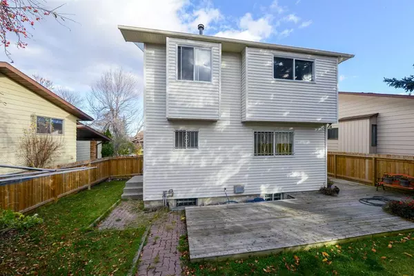 Calgary, AB T3K 1T9,128 Bermondsey Rise NW