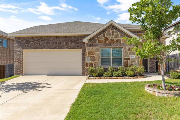 808 Oriel Circle, Fort Worth, TX 76036