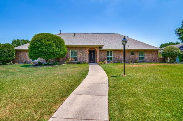 216 Mesa Drive, Sunnyvale, TX 75182