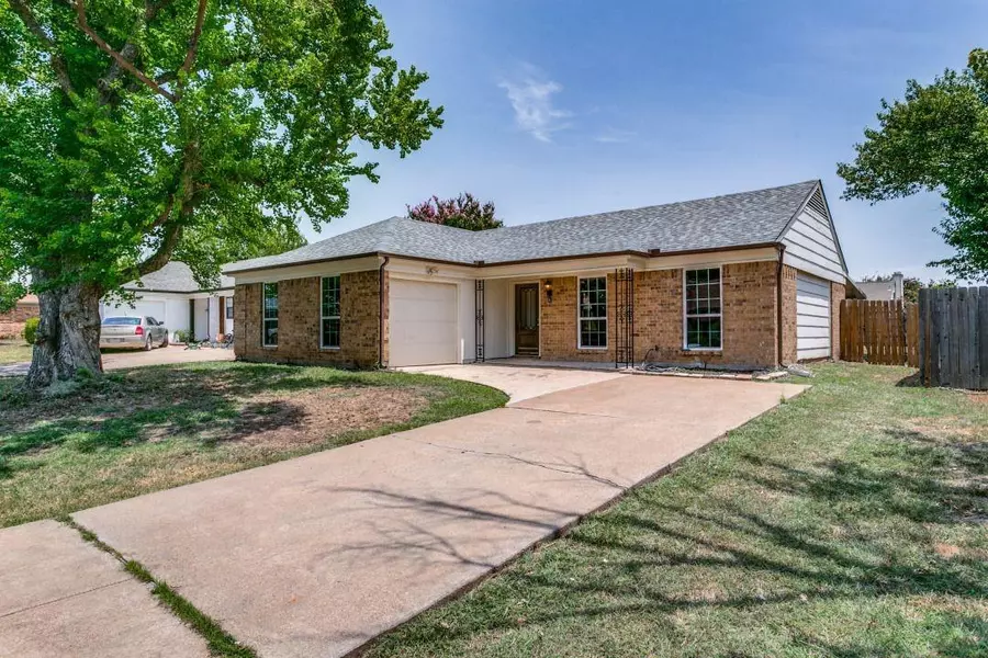 7312 Strawberry Way, Fort Worth, TX 76137