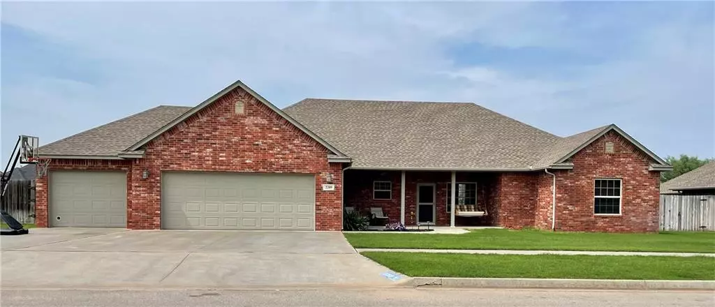 2209 Pinnacle Drive, Weatherford, OK 73096