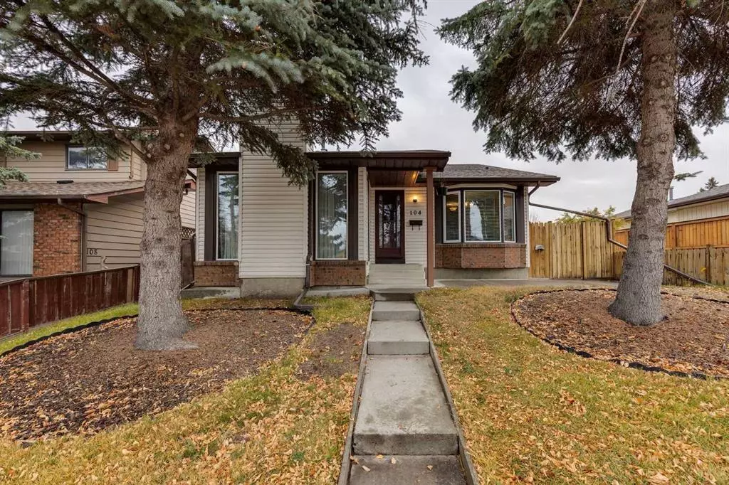 Calgary, AB T3K 1H8,104 Bermuda DR NW