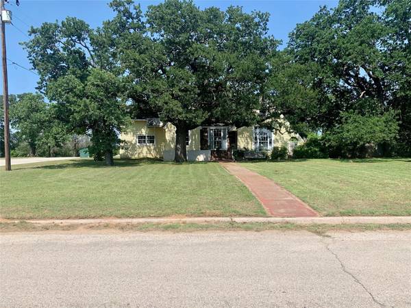 301 Paris Street, Nocona, TX 76255