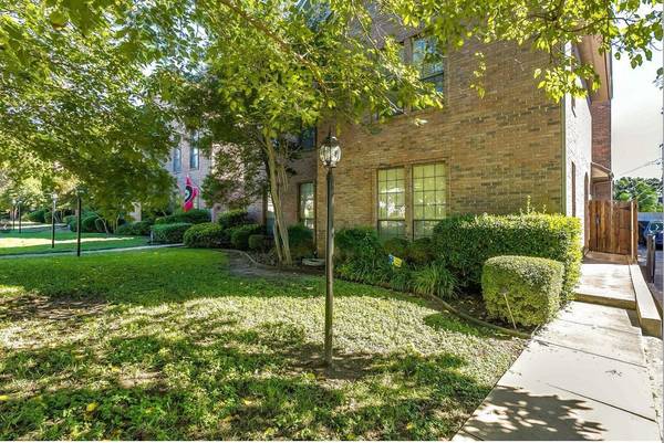 1307 Belle Place, Fort Worth, TX 76107