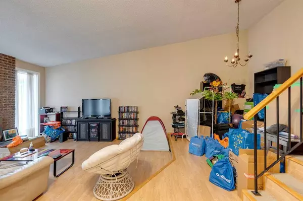 Calgary, AB T3K 1H8,104 Bermuda DR NW