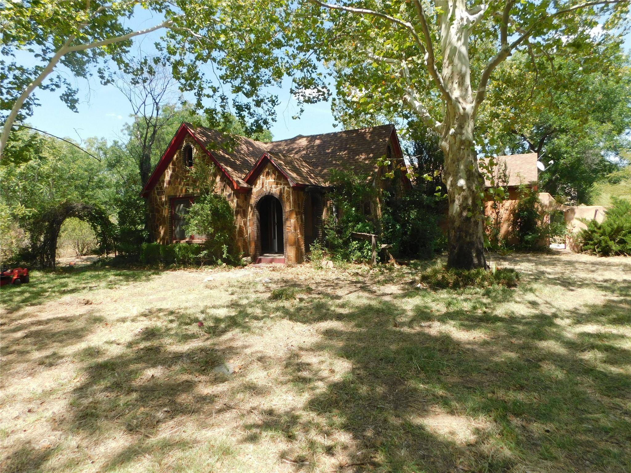 427 Pecan Street,  Graham,  TX 76450