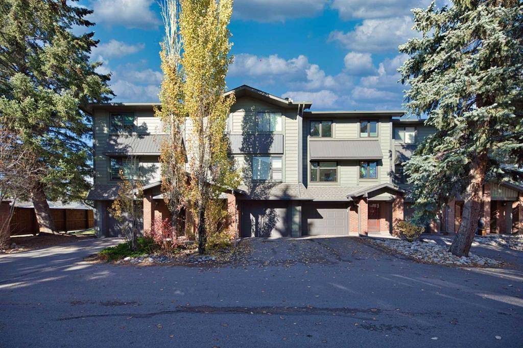Calgary, AB T2V4S8,10030 Oakmoor WAY SW #3