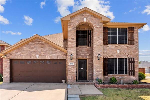 816 Gillon Drive, Arlington, TX 76001