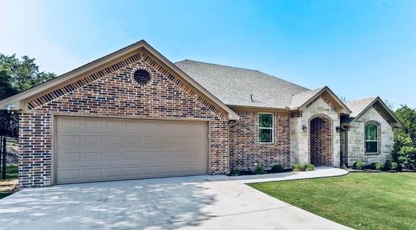 1303 Ute Court,  Granbury,  TX 76048