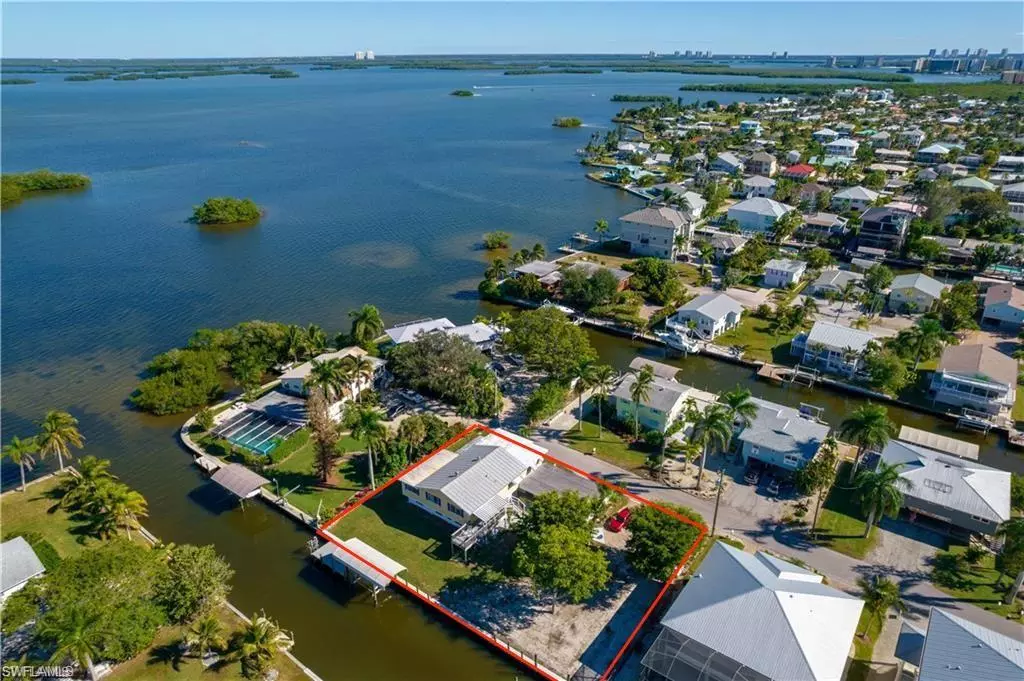 Fort Myers Beach, FL 33931,269 Driftwood LN