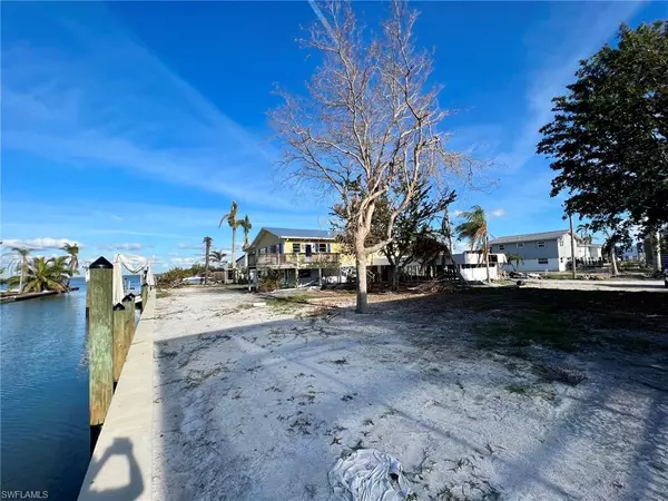 Fort Myers Beach, FL 33931,269 Driftwood LN