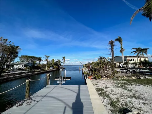 Fort Myers Beach, FL 33931,269 Driftwood LN