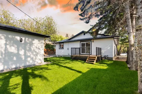 Calgary, AB T2J 4E3,231 Queensland CIR SE