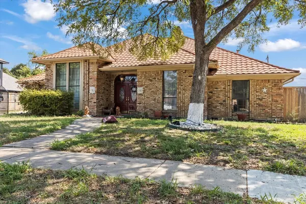 4005 Big Bear Lake Drive, Arlington, TX 76016