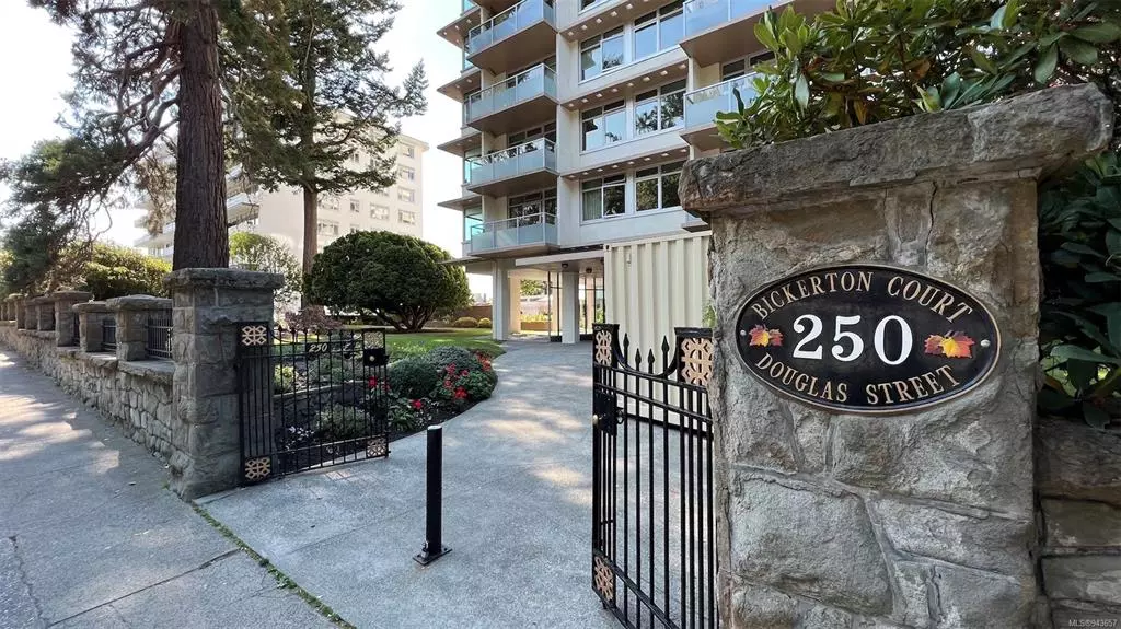 Victoria, BC V8V 2P4,250 Douglas St #308