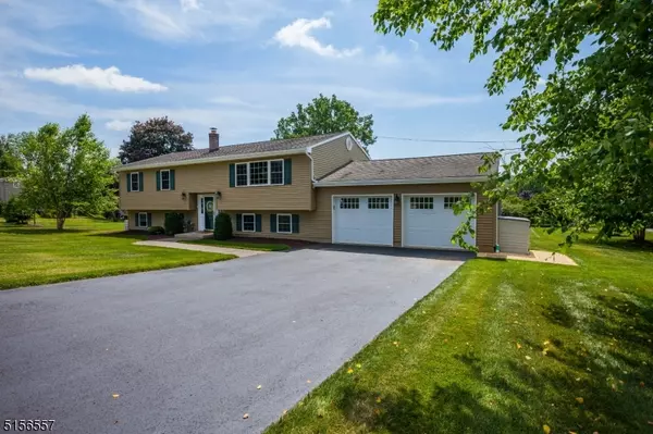 17 Raritan Dr, Califon Boro, NJ 07830