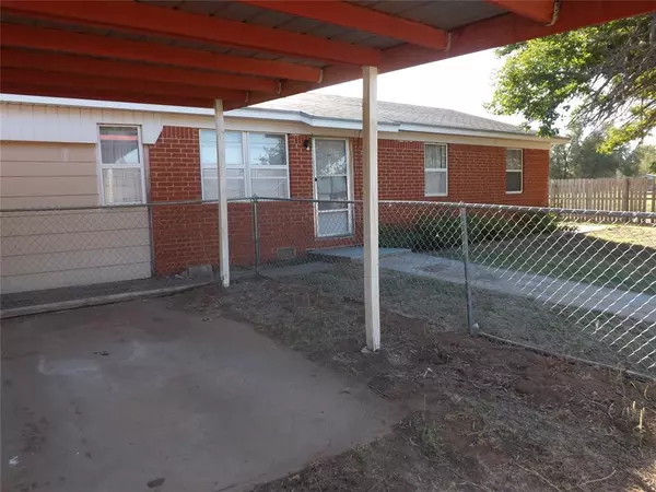 223 SE 3RD Street, Tipton, OK 73570