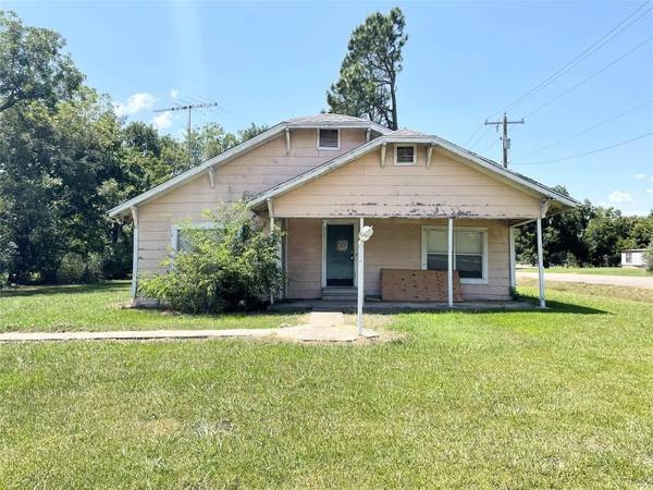 111 2nd Street, Pecan Gap, TX 75469