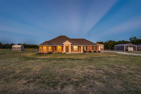 940 Lester Burt Road, Farmersville, TX 75442