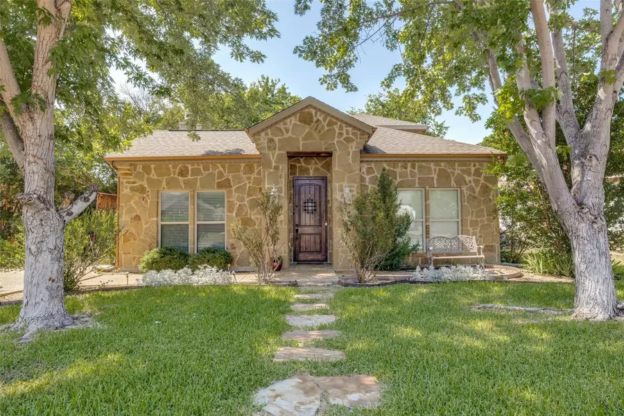 2936 S Hills Avenue, Fort Worth, TX 76109