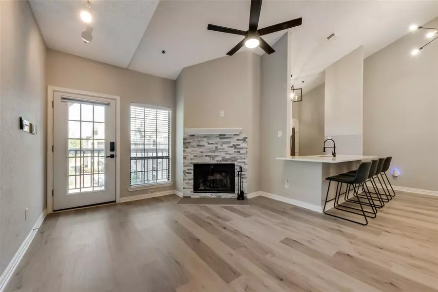 4800 W Lovers Lane #217, Dallas, TX 75209