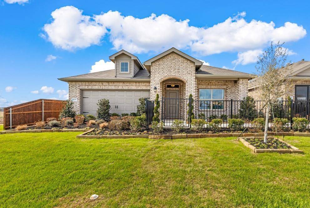 8581 BIG APPLE Drive, Fort Worth, TX 76179