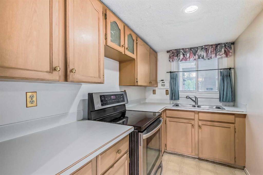 Calgary, AB T3J 1H4,320 Falconridge CRES NE #303