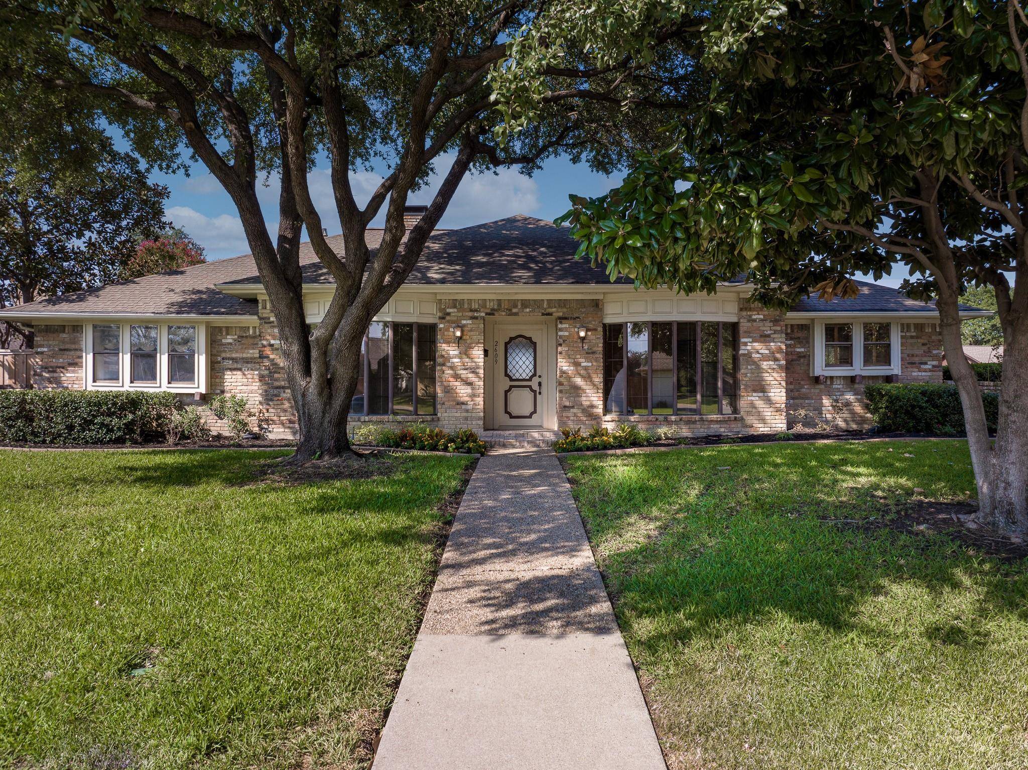 2609 Carriage Lane, Carrollton, TX 75006